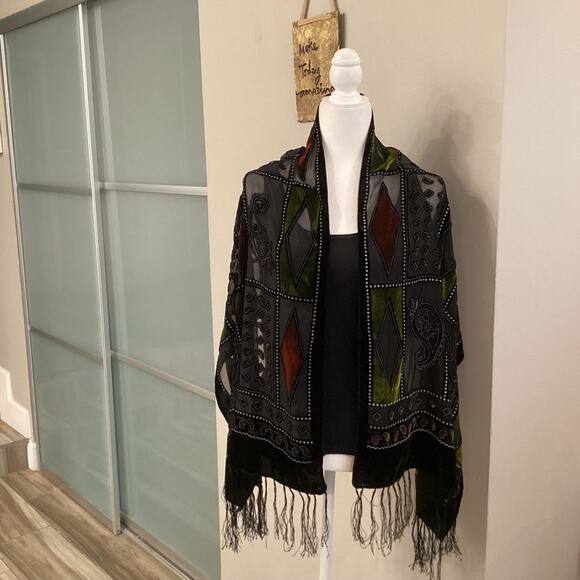 Women’s Black Scarf With Shapes in the Velvet & Nylon/Polyester - Preloved. - Picture 1 of 6